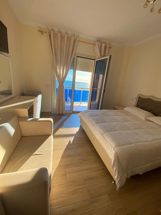 Hotel 3 Vellezerit Durrës Exterior foto
