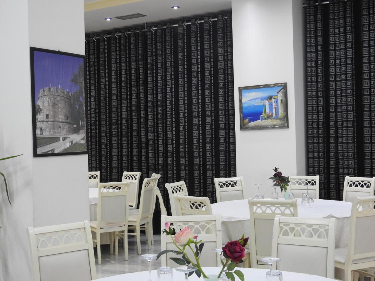 Hotel 3 Vellezerit Durrës Exterior foto
