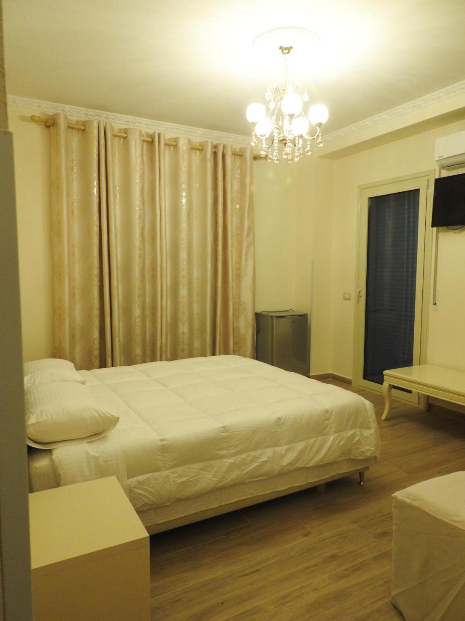 Hotel 3 Vellezerit Durrës Exterior foto
