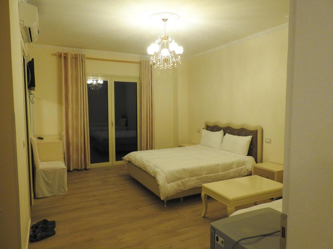 Hotel 3 Vellezerit Durrës Exterior foto