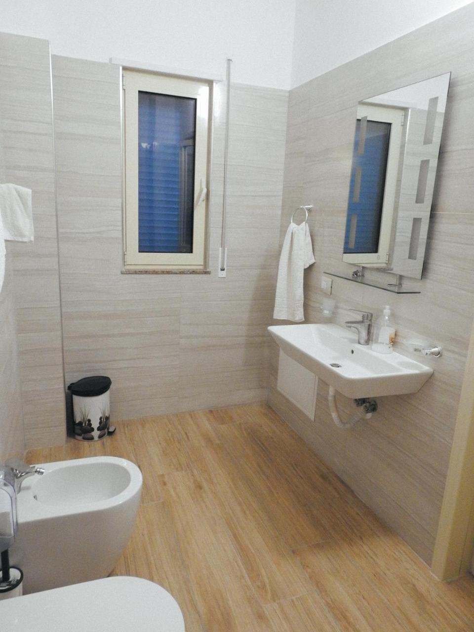 Hotel 3 Vellezerit Durrës Exterior foto