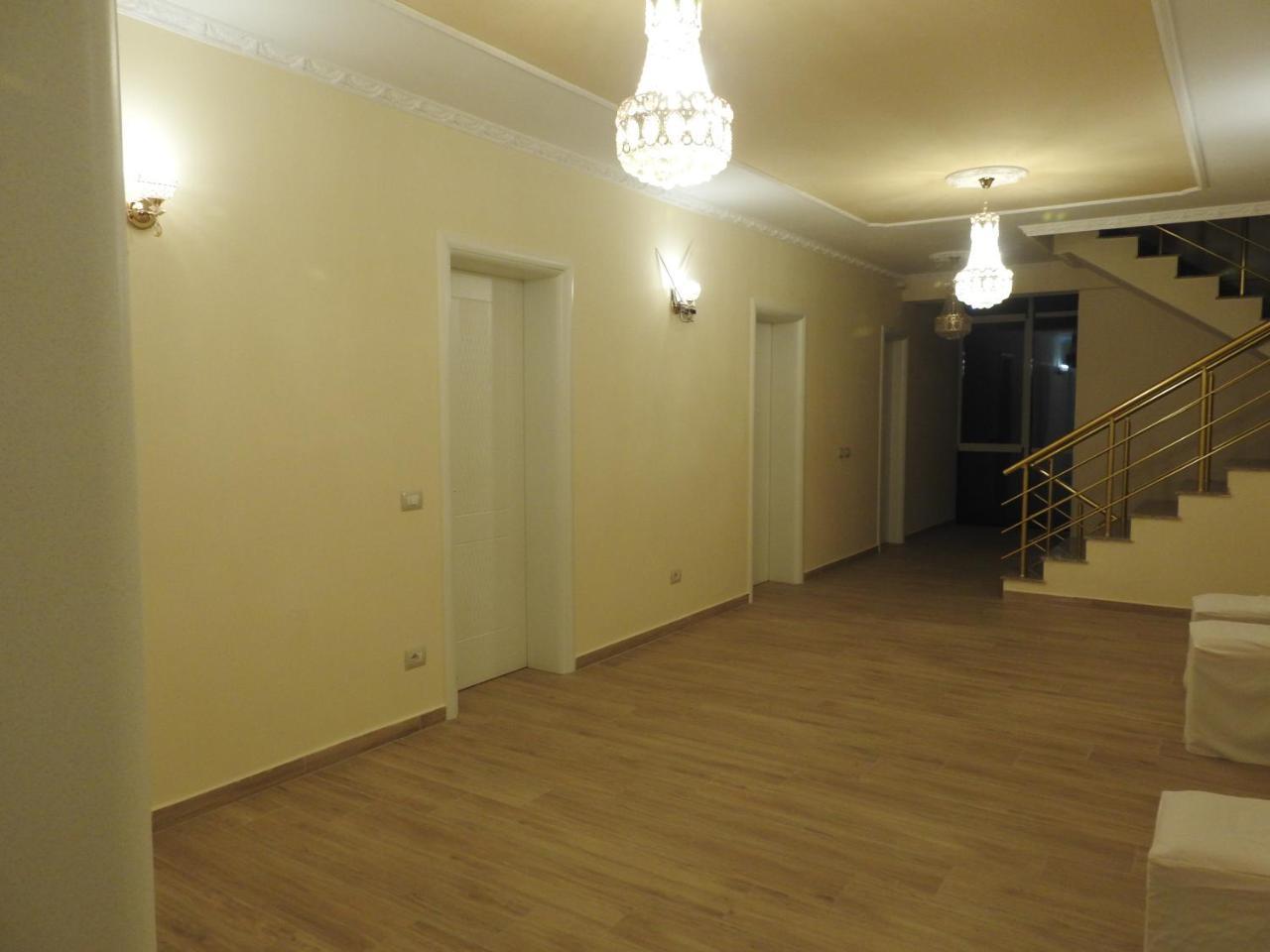 Hotel 3 Vellezerit Durrës Exterior foto